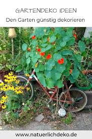 Ein Garten Wie Aus Der Gartenzeitschrift Naturlich Deko Garten Deko Garten Deko Ideen Garten Recycling