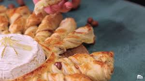 Cette tarte soleil au jambon et au fromage est extrêmement facile et rapide à préparer, avec des ingrédients que vous avez certainement dans votre réfrigérateur. Tarte Soleil Au Camembert Roti Youtube