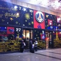 Ajouter ce pro aux favoris. Boutique Officielle Du Paris Saint Germain Psg Sporting Goods Shop In Champs Elysees