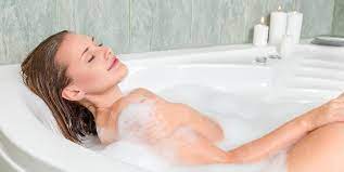 Sofort alarmierte er den notarzt, doch jegliche hilfe kam zu spät. Frau 21 Benutzt Smartphone In Badewanne Und Stirbt Express De