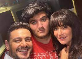 مسلسل ملحمي يحكي عن قصة حياة الملك السلجوقي جلال الدولة ملك شاه وابنه أحمد سنجر والحروب التي جرت في حقبته حتى العصر الحديث #نهضة_السلاجقة. Ø±Ø§Ù…Ø² Ø¬Ù„Ø§Ù„ ÙŠØ²ÙˆØ± Ø§Ø¨Ù†Ù‡ ÙÙŠ Ø£Ù…ÙŠØ±ÙƒØ§ Ø¨Ø³Ø±ÙŠ Ø© ØªØ§Ù…Ø© Ù†ÙˆØ§Ø¹Ù…