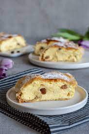 Add melted butter and stir with fork until moist clumps form. Schneller Topfen Strudel Baking Barbarine