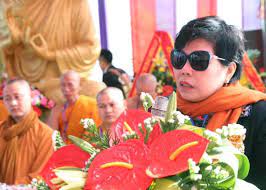 Công ty cổ phần thực phẩm bình tây, công ty cổ phần đầu tư tấn hưng, bà này còn có một cơ sở điều kinh khủng là những chai nước tương bẩn từ cơ sở này được bà lê thị giàu mang đi làm từ thiện, vậy là thiện tâm hay là giết chết người nghèo? Hoglvs2gpz Kym
