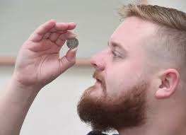 Customer handed "extremely valuable" £1 coin in pub