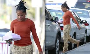 Meghan markle's mom not moving to frogmore cottage. Meghan Markle S Mother Doria Picks Up Pastries Near Her L A Home Daily Mail Online