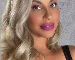 Roxanne Leighton's Instagram, Twitter & Facebook