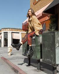 Martens like the 2976 smooth leather chelsea boots, 2976 bex smooth leather chelsea boots, and vegan 2976 felix chelsea boots in a variety of leathers, textures and colors. 21 Ways To Style Platform Boots Dr Martens Jadon Rw Beyond The Box