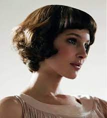 Stylische Pony Frisuren Fur Schmale Stirn Frisuren Schmale Stirn Stylische Ponyfrisuren Frisuren Haarschnitte Stilvolle Frisuren