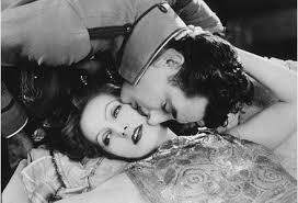 Chwyta warkocz ani i w obecności kolegów i koleżanek nazywa ją. Greta Garbo Wikiwand