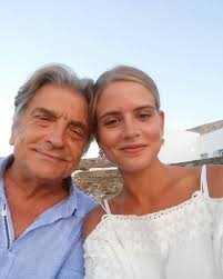 Ο λεωνίδας κακούρης έκανε την πρώτη του εμφάνιση στην τηλεόραση στην παιδική σειρά του κουτιού τα. Igerinoy Kakia Twitterissa Kai Poy Na3era Bre Giwrgo Mixalakh Oti H Danah Sto E3oxo Shrial Agries Melisses Einai H Korh Soy Filos Aiwnes Alla De Milas Mh Kai Se 8ewrhsoyn Xazompampa Olh H Ellada