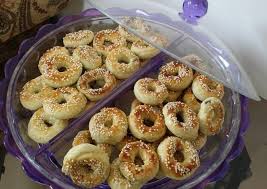 طريقة عمل كعك العيد بالتمر بالصور من ام احمد4 Recipe Middle Eastern Desserts Food Food And Drink