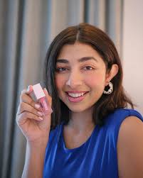 If there's one thing among cosmetics that I can't live without, that has to  be a lip product 👄 So when @keepintouch_global reached to try out their  lip plumper tint, I immediately