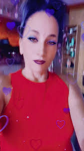 Veronica Hanks's Instagram, Twitter & Facebook