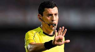 La huacha del '10' a yoshimar yotún en el perú vs. Conoce El Oscuro Pasado Del Arbitro Chileno Que Arbitrara El Peru Vs Brasil Latina