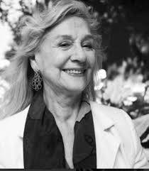 Así quiero recordarte siempre, Grimanesa querida. Tuve el honor de ser tu  alumna y de haber experimentado la tremenda energía que salía de tu voz, de  tus gestos. Se te extrañará muchísimo.