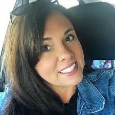 Chelle Daniels (@chellemdaniels)