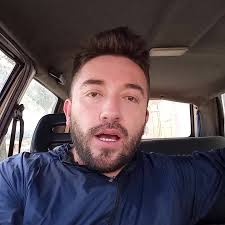 Muchisimas gracias a la Policia Nacional Del Ecuador y en especial a mi  amigo Mario Castro Quezada hoy llegaron a mi casa a las 03h30 de la  madrugada a golpear la puerta de mi casa .... y evitar q se ...