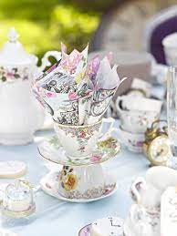 Alice's adventures in wonderland (commonly shortened to alice in wonderland) is an 1865 novel by english author lewis carroll (the pseudonym of charles dodgson). Mit Alice Im Wunderland Eine Zuckersusse Tea Party Feiern Baby Belly Party Blog