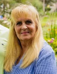 Amber Woodworth's Instagram, Twitter & Facebook