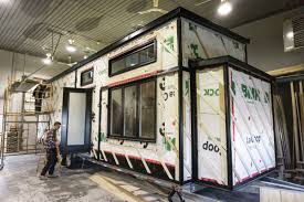 Combien Coute Une Tiny House Sur Roues Minimaliste Mini Maison Roue Maison Sur Roues