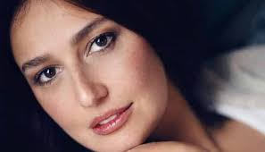 حلا شيحة ترد على الانتقادات الخاصة بابتعادها عن أطفالها. Ø§Ù„ÙÙ†Ø§Ù†Ø© Ø§Ù„Ù…ØµØ±ÙŠØ© Ø­Ù„Ø§ Ø´ÙŠØ­Ø© ØªÙ†Ø´Ø± ØµÙˆØ±ØªÙ‡Ø§ Ù…Ø¹ Ø§Ø¨Ù†ØªÙ‡Ø§ ØªØ¶ÙŠØ± Ø¶Ø¬Ø© Ø¹Ø§Ø±Ù…Ø© ÙÙŠ Ù…ÙˆØ§Ù‚Ø¹ Ø§Ù„ØªÙˆØ§ØµÙ„ Ø§Ù„Ø§Ø¬ØªÙ…Ø§Ø¹ÙŠ ØµÙˆØ± Ù†Ø¨Ø£