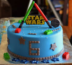Epingle Par Cecilia Reyes Sur Festa Star Wars Gateau Star Wars Gateau D Anniversaire Lego Gateaux Et Desserts