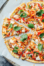 Thai Chicken Pizza With Cauliflower Crust Rezept Gesunde Rezepte Rezepte Pizza