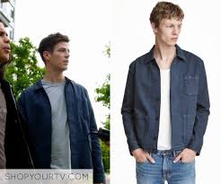 Quand les scénaristes de cette saison 4 de the flash ont commencé à évoquer l'idée de revenir à ce qu'était la série au départ, ils ne rigolaient pas. The Flash Season 4 Episode 3 Barry S Blue Denim Jacket Shop Your Tv