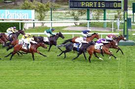 La course de trot attelé avait lieu à vincennes et le parcours de 2.850 mètres a été bouclé en un peu plus de 3 minutes et 35 secondes par le vainqueur. La Photo De L Arrivee Du Grand Handicap De La Seine Course Pmu Du Jeudi 6 Avril 2017 Saint Cloud