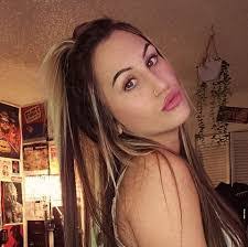 Kara Conn's Instagram, Twitter & Facebook