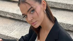 Roma, la hija de Laura Escanes y Risto Mejide: su reacción al conocer a su  nuevo perro