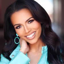 Mandy Hixon's Instagram, Twitter & Facebook