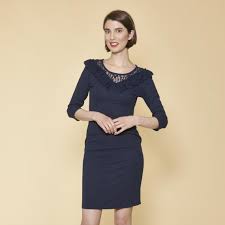 Online shoppez les tendances du moment ou craquez pour notre ligne de basiques à prix choux ! Robe Courte Empiecement Dentelle Et Volants Manches 3 4 Femme Bleu Marine 3 Suisses