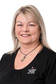 Rochelle Woodruff's Instagram, Twitter & Facebook