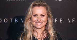 She is an actress, known for bluf (2014), onderweg naar morgen (1994) and het glazen huis (2004). D Eomw4pnxq3bm