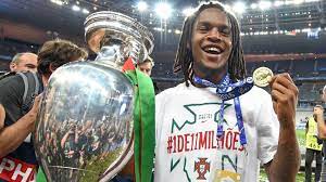 Born 18 august 1997) is a portuguese professional footballer who plays as a midfielder for french club lille and the portugal. Bundesliga Bayern Star Sanches Scoops Euro 2016 Award Fc Bayern Munchen