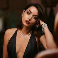 Ana De Armas als Paloma in No Time To Die: Beste Bondgirl? : r/JamesBond