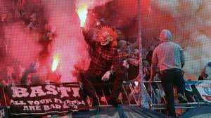 Chaoten sperrten die polizei aus. Fc Hansa Rostock Hansa Im Pyro Wurgegriff Droht Ein Geisterspiel Nnn De