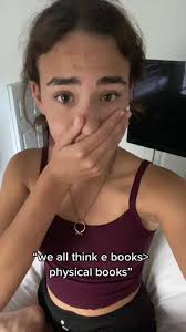 vikki ( Taylor's version ) (@victoria.readss)