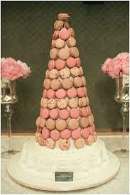 Ce n'est pas moins cher lorsque c'est plus grand, au. Claire And Joseph S Chic Parisian Wedding Traditional Wedding Cakes Beautiful Wedding Cakes Wedding Macarons