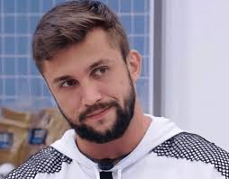 Né le 21 juin 1994, arthur picoli est originaire de conduru, espírito santo, brésil. Arthur Picoli Da Dicas Amorosas Na Internet E Acaba Assumindo Carencia Fofocas E Famosos