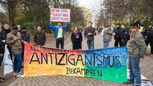 Sinti und roma werfen polizei rechtsextremismus vor. Neuer Einsatz Gegen Antiziganismus Deutschland Dw 28 03 2019