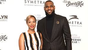 Lebron james and his wife savannah brinson | christian petersen/getty images. Lebron James Wife Savannah Shaves Off His Beard In Sweet Video During Isolation Watch Flipboard