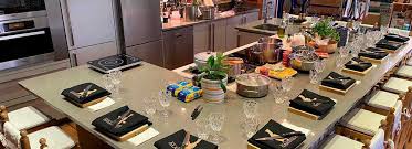 Reinterpretación moderna de un plato clásico. Tienda De Utensilios De Cocina Con Escuela De Cocina Alambique