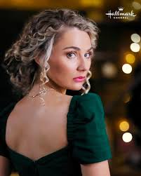 Clare Bowen
