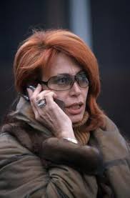 FOTOA3 > Servizio 6356: DANIELA VERGARA AL TELEFONINO