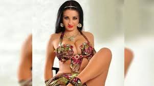 صافيناز أو صوفينار جوريان هي راقصة شرقية وممثلة أرمينية روسية ولدت في 20 ديسمبر 1983 في الاتحاد السوفيتي. ØµØ§ÙÙŠÙ†Ø§Ø² ØªÙˆØ§ØµÙ„ ÙØ¶Ø­ Ù„Ø§Ø¹Ø¨ Ø§Ù„Ø£Ù‡Ù„ÙŠ Ø§Ù„Ø´Ù‡ÙŠØ± Ø¨ØªØ³Ø±ÙŠØ¨ Ø±Ø³Ø§Ø¦Ù„Ù‡ Ø§Ù„Ø®Ø§ØµØ© Ø¥Ù„ÙŠÙ‡Ø§ ØºÙ„Ø¨ Ø¹Ù„ÙŠÙ‡Ù† Ø¥ÙŠÙ…ÙˆØ´Ù† Ø§Ù„Ù‚Ù„Ø¨ Ø£Ø®Ø¨Ø§Ø± Ø§Ù„Ø¹Ø±Ø¨