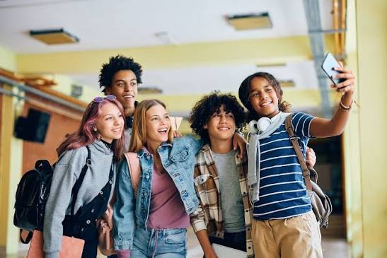 Adolescência: como a escola pode ajudar na autoestima dos alunos? | Nova Escola
