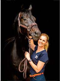 Einen tag später wird der titel in der kür vergeben. Jessica Von Bredow Werndl Dressage Champion Ampascachi