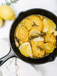 Then add the raw chicken breasts, broth, carrots, apple cider vinegar, crushed red pepper, turmeric and sea salt. 10 Detox Dinner Recipes You Will Actually Want To Eat The Effortless Chic